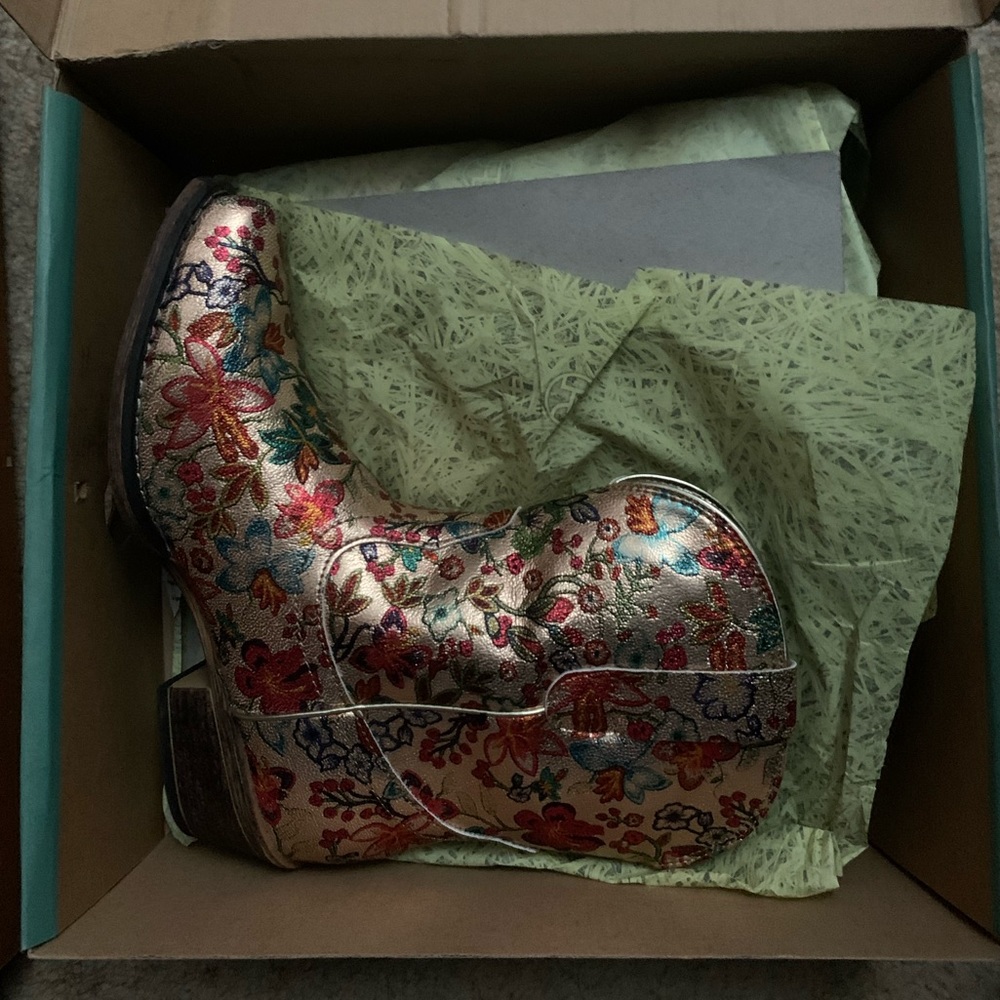 Roper Floral Rose Gold Boot NWT